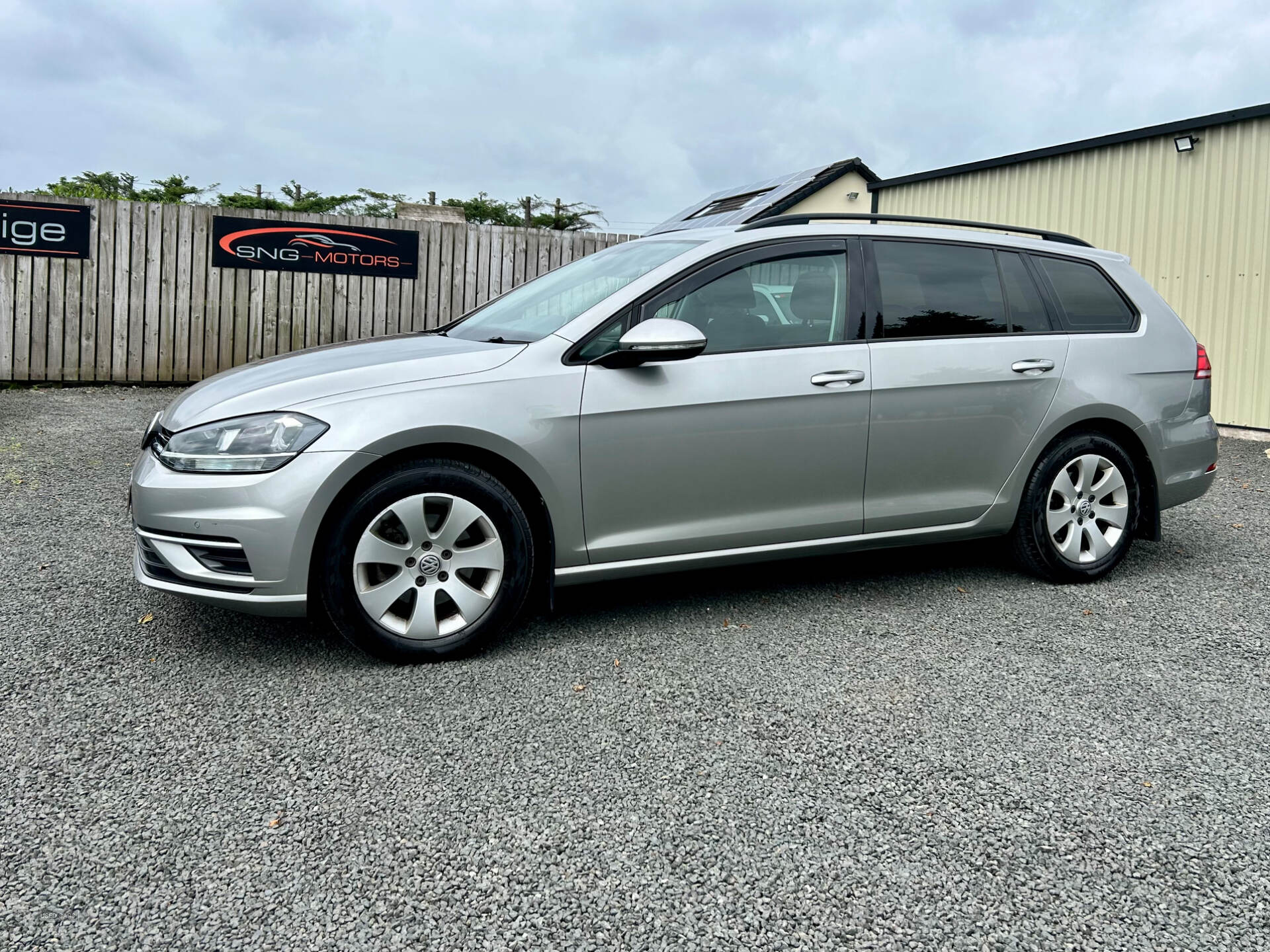 Volkswagen Golf DIESEL ESTATE in Antrim
