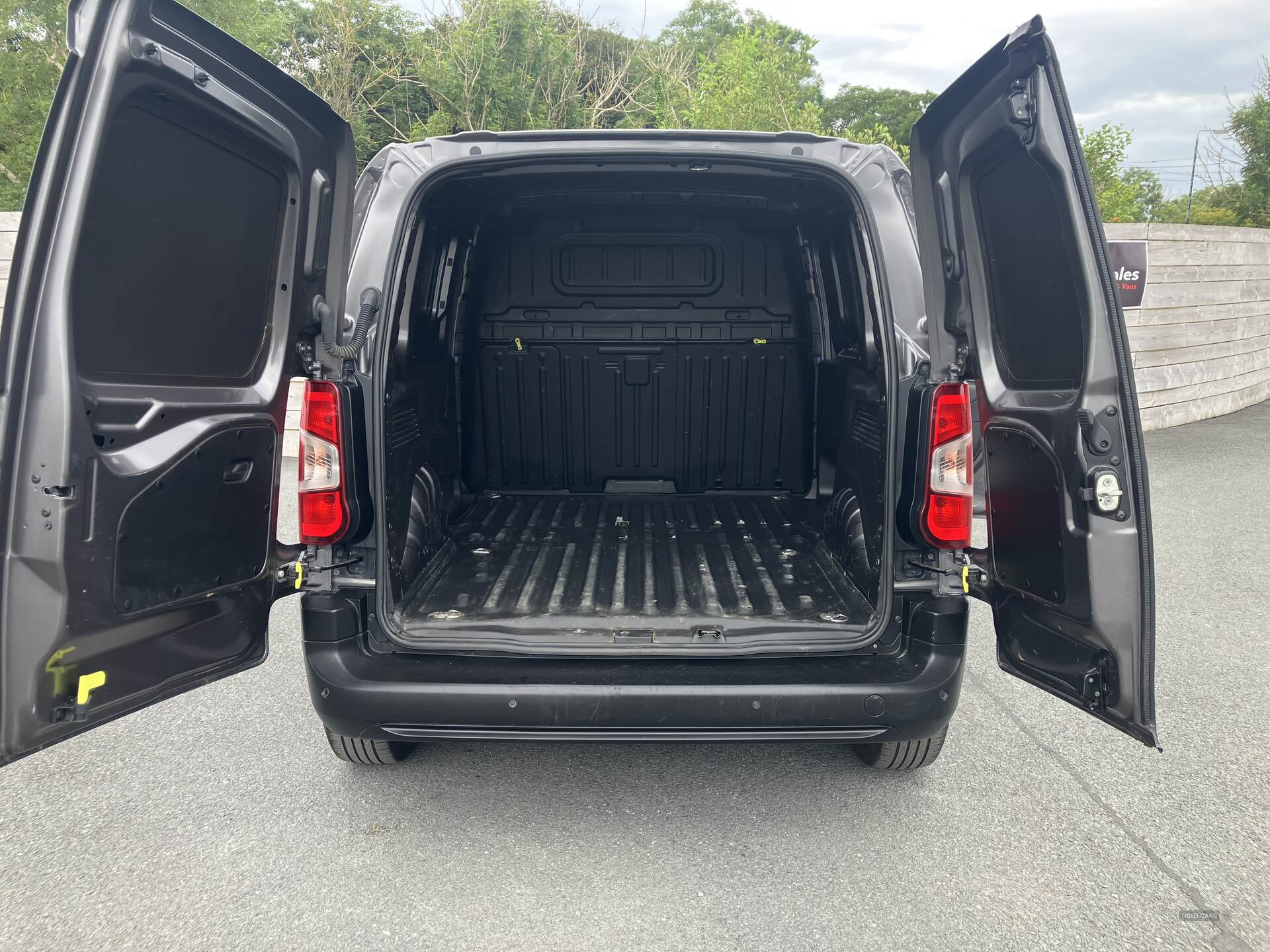 Peugeot Partner STANDARD DIESEL in Down