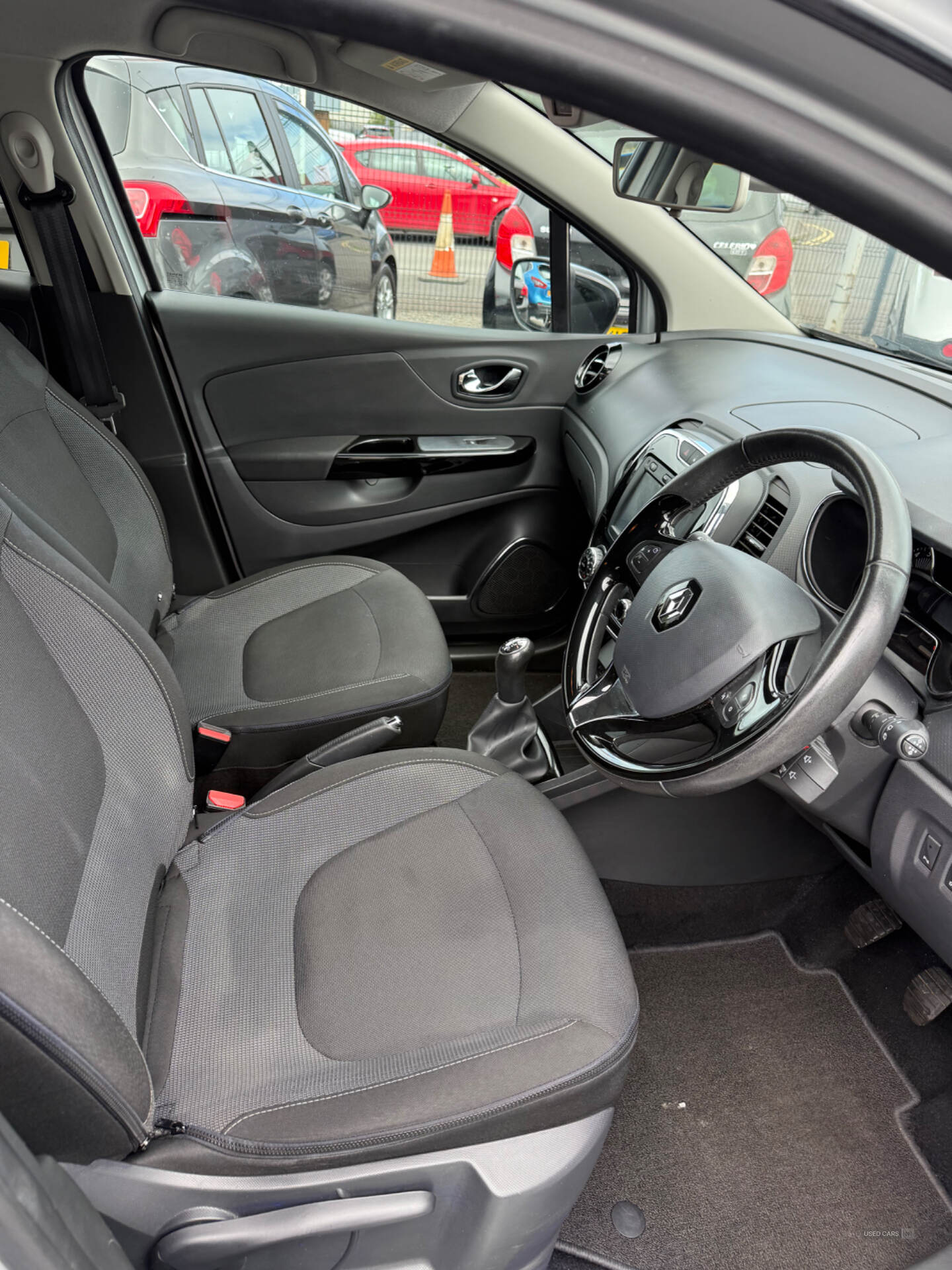Renault Captur HATCHBACK in Down