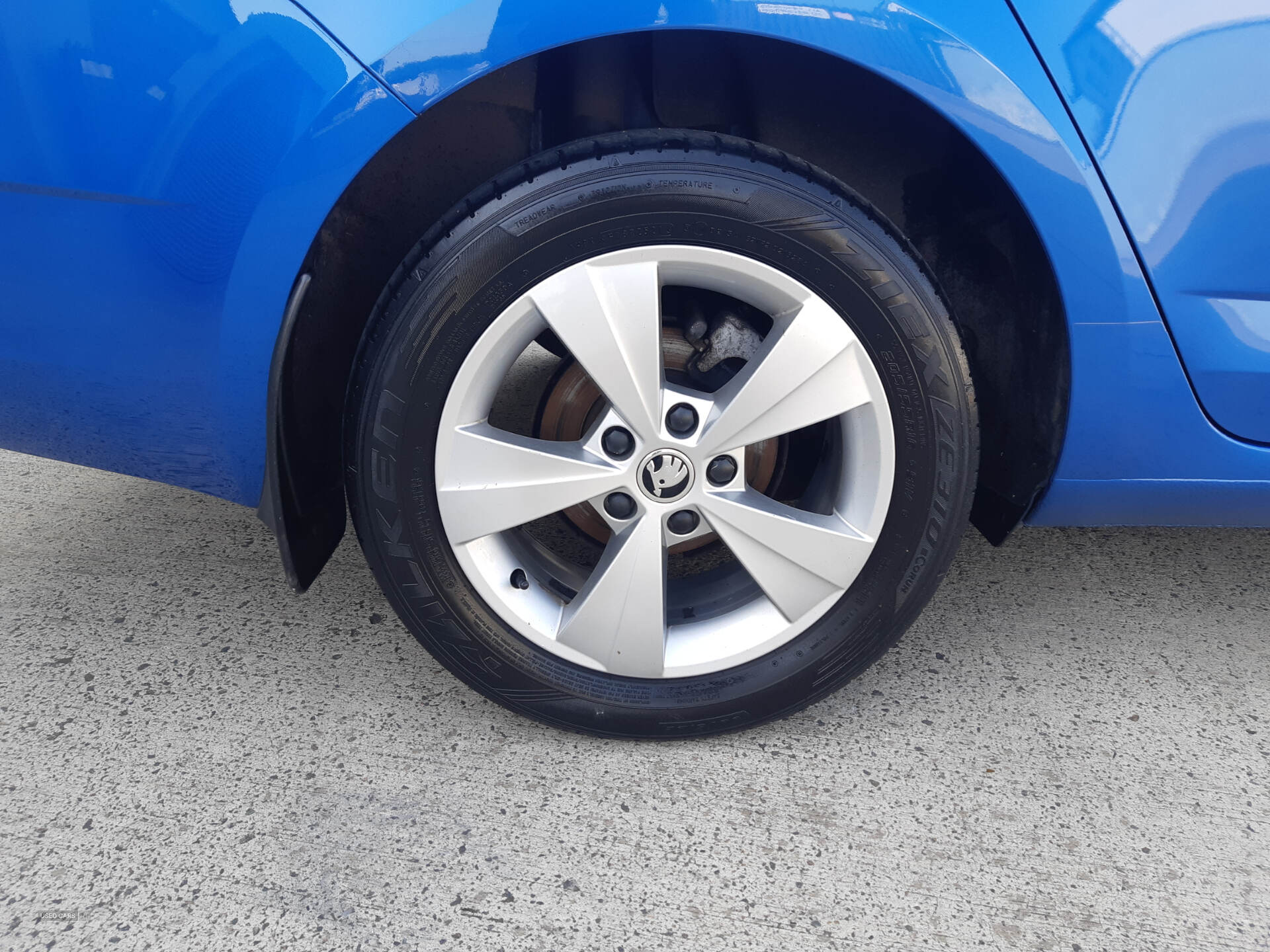 Car Thumbnail 8