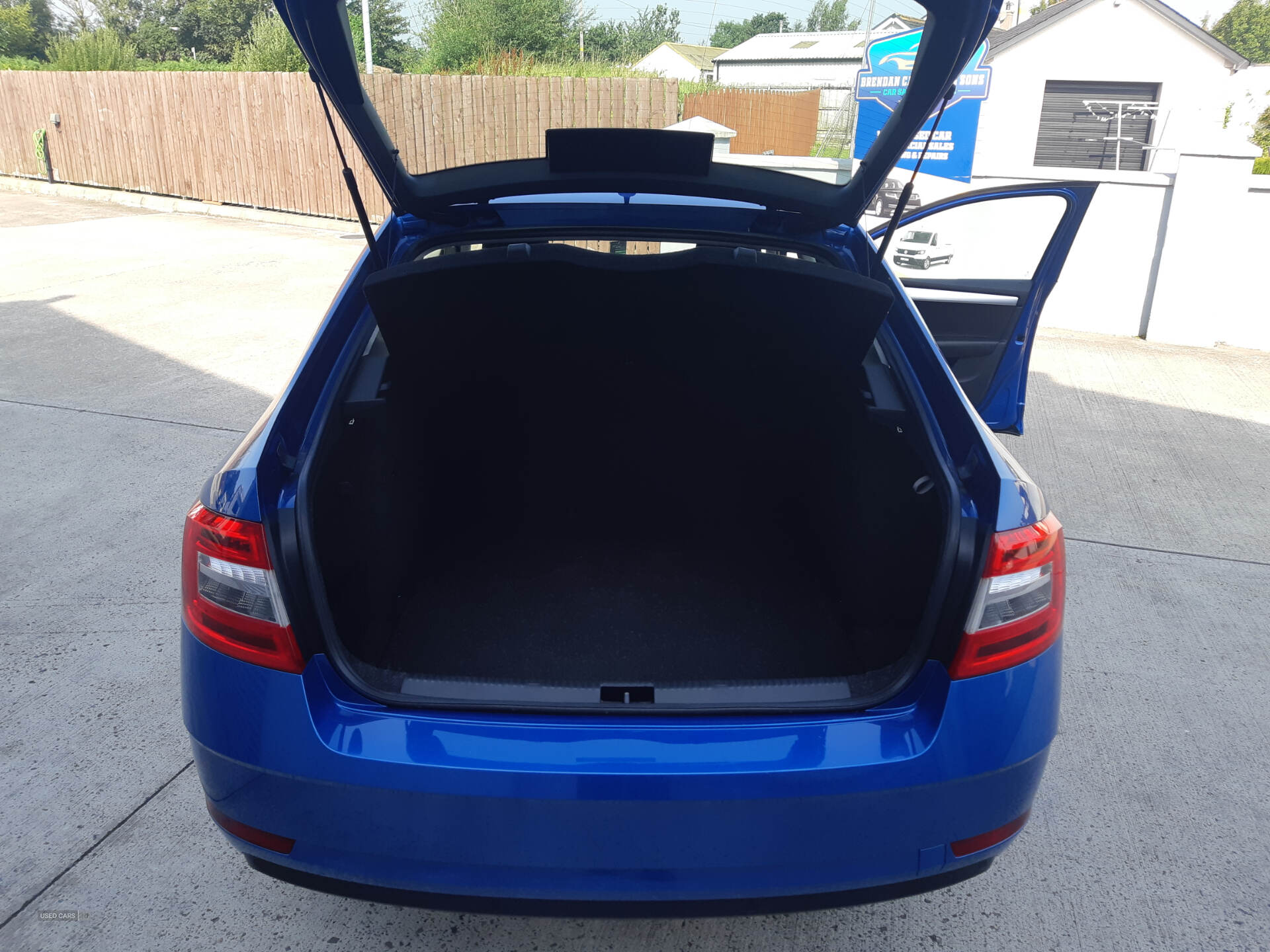 Car Thumbnail 32