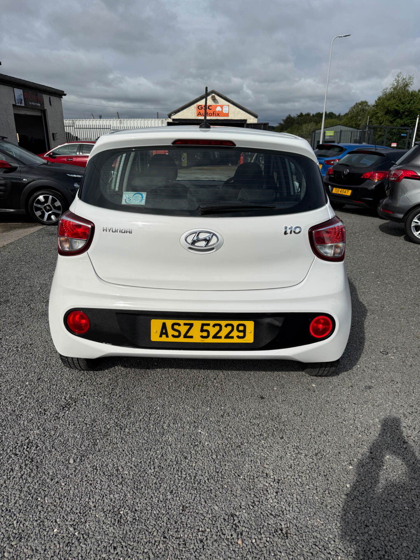 Hyundai i10 HATCHBACK in Down