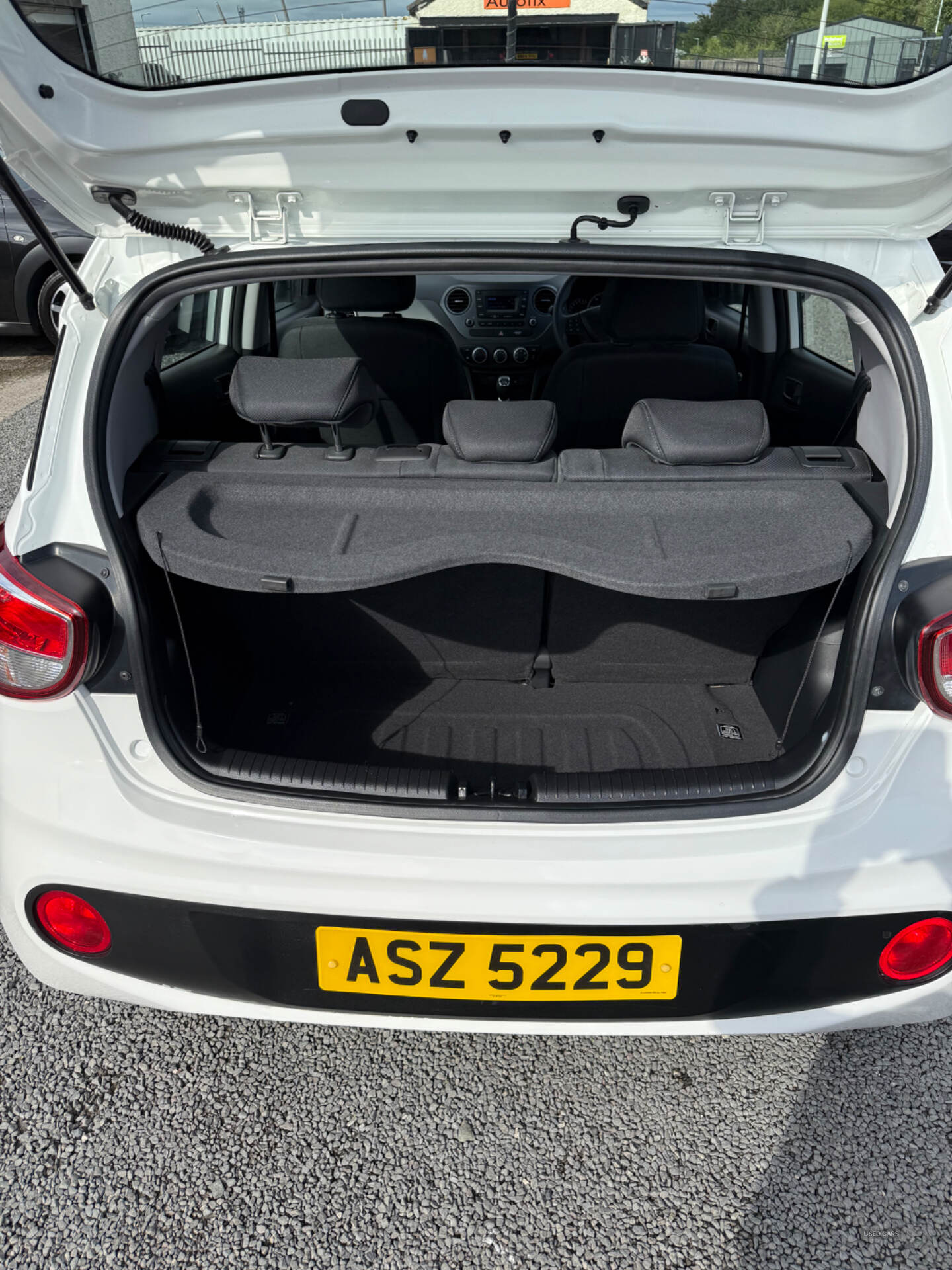 Hyundai i10 HATCHBACK in Down