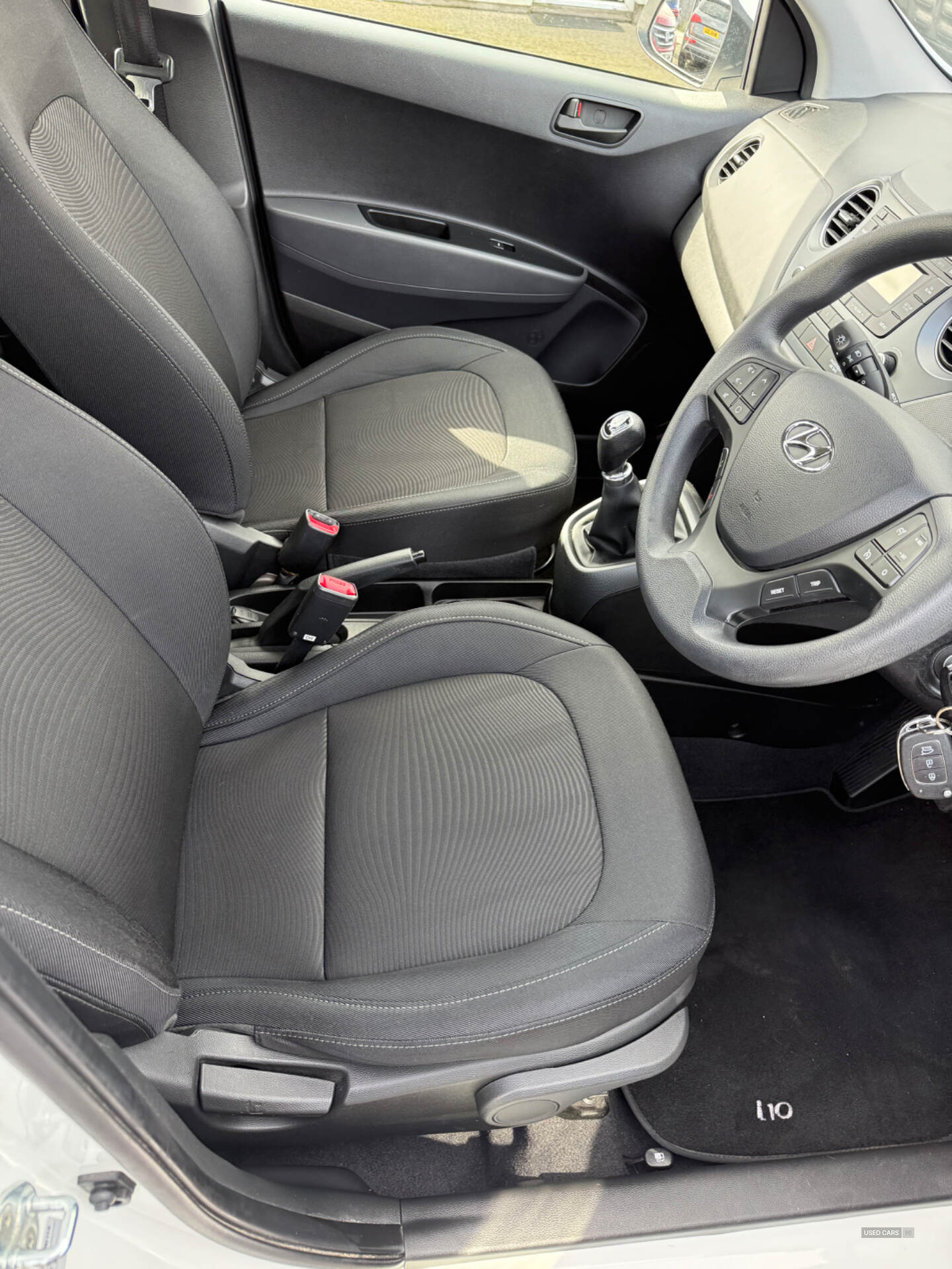 Hyundai i10 HATCHBACK in Down