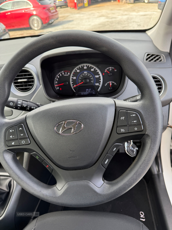 Hyundai i10 HATCHBACK in Down