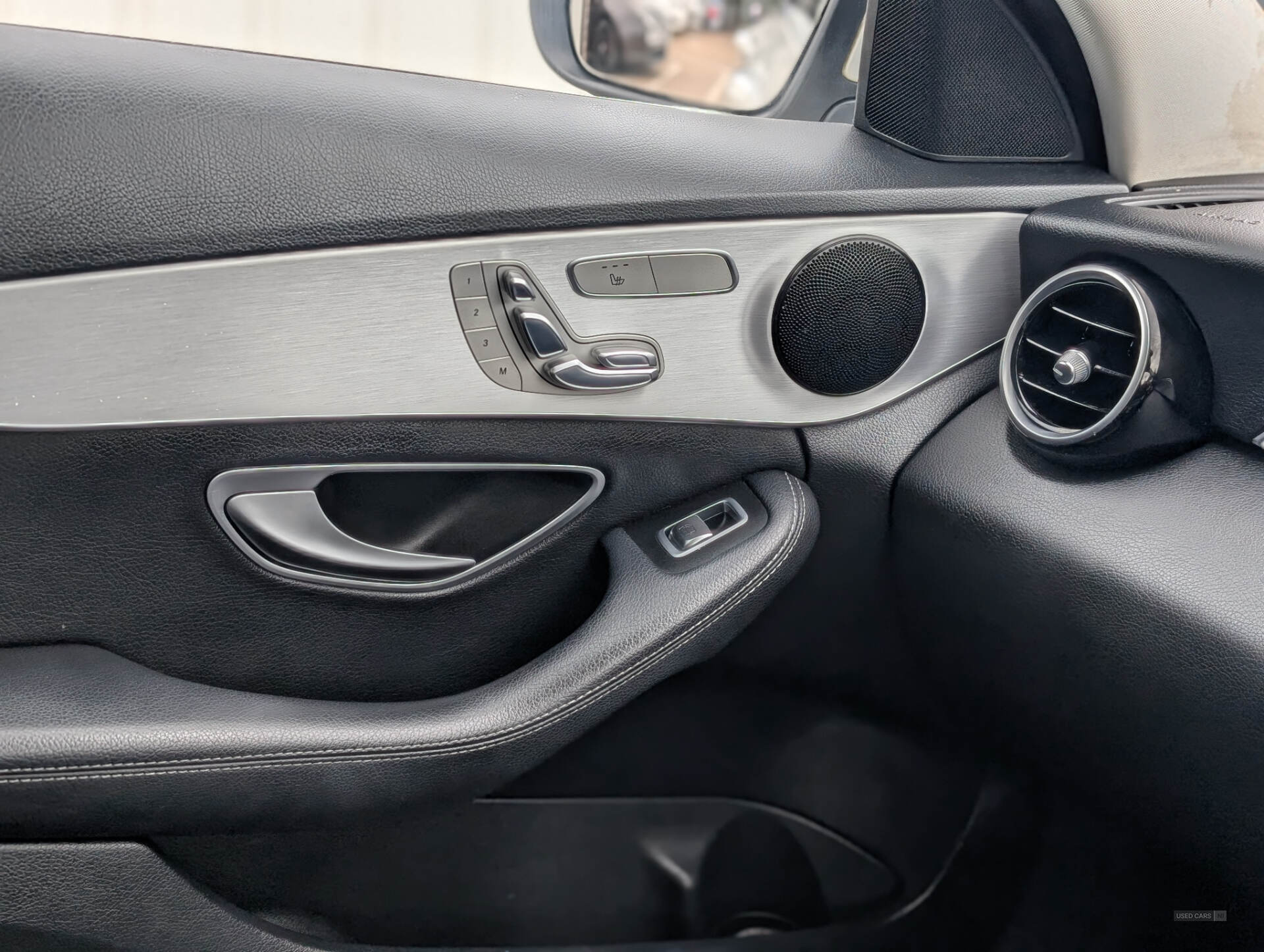 Car Thumbnail 14