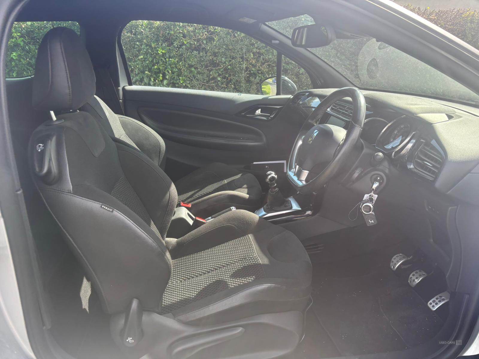 DS 3 DIESEL HATCHBACK in Down