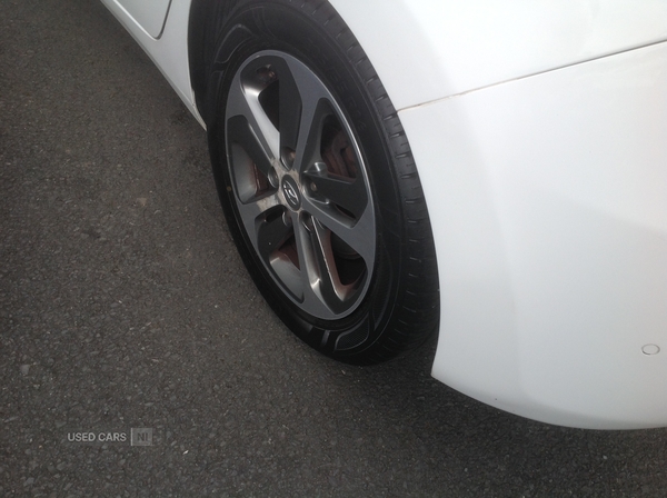 Hyundai i30 HATCHBACK in Down
