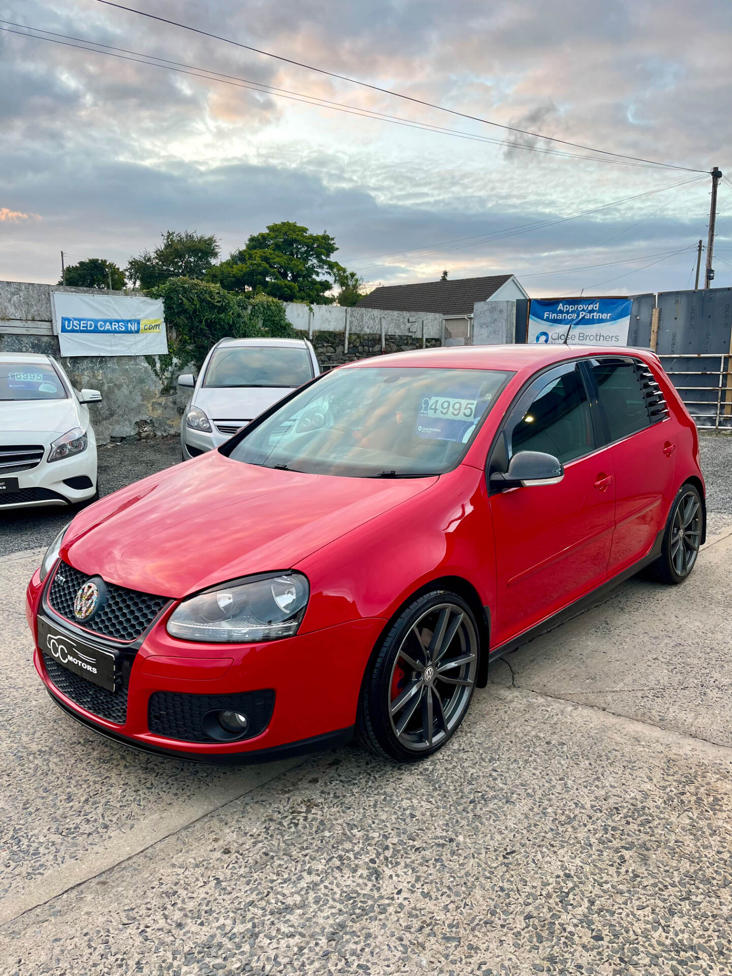 Volkswagen Golf HATCHBACK in Down