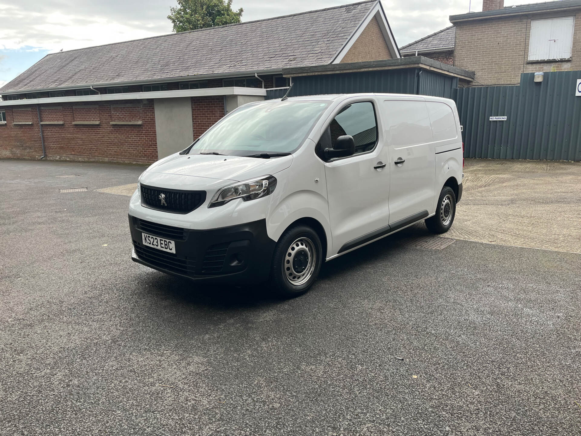 Peugeot Expert STANDARD DIESEL in Derry / Londonderry