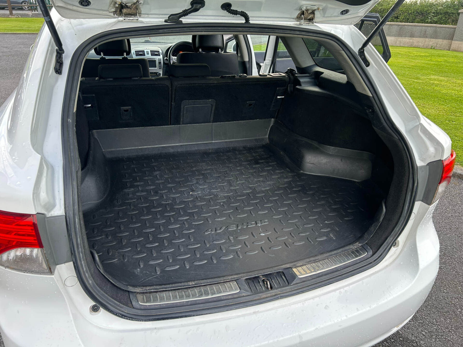 Toyota Avensis DIESEL TOURER in Armagh