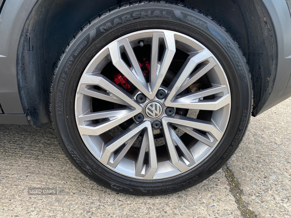 Volkswagen T-Roc HATCHBACK in Down