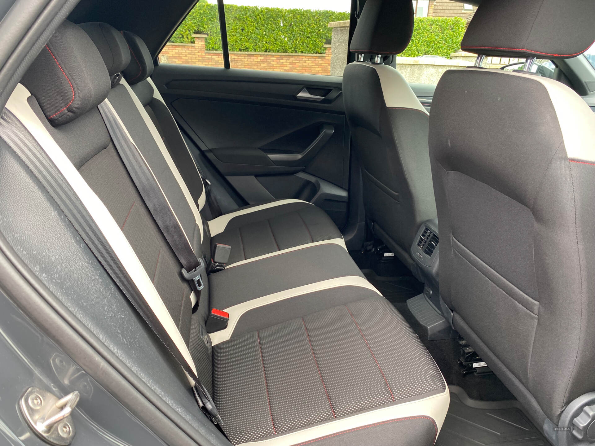 Volkswagen T-Roc HATCHBACK in Down