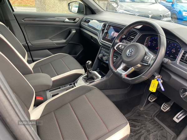 Volkswagen T-Roc HATCHBACK in Down