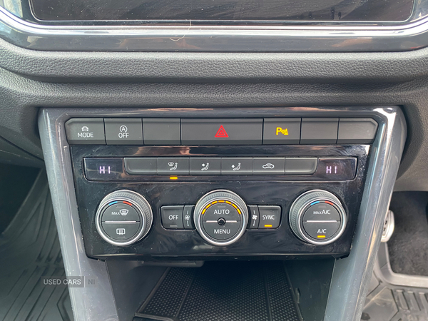 Volkswagen T-Roc HATCHBACK in Down
