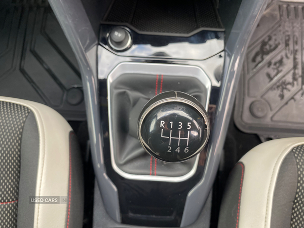 Volkswagen T-Roc HATCHBACK in Down