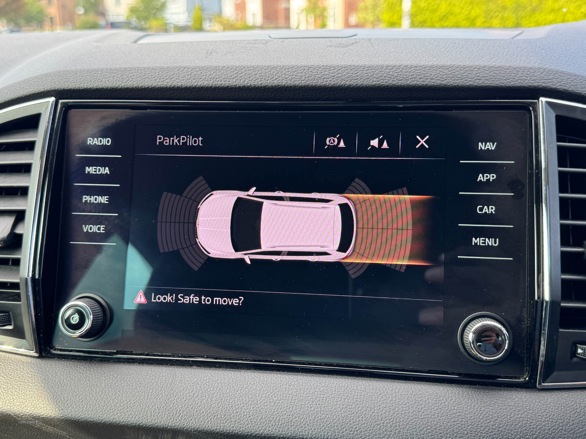 Car Thumbnail 12