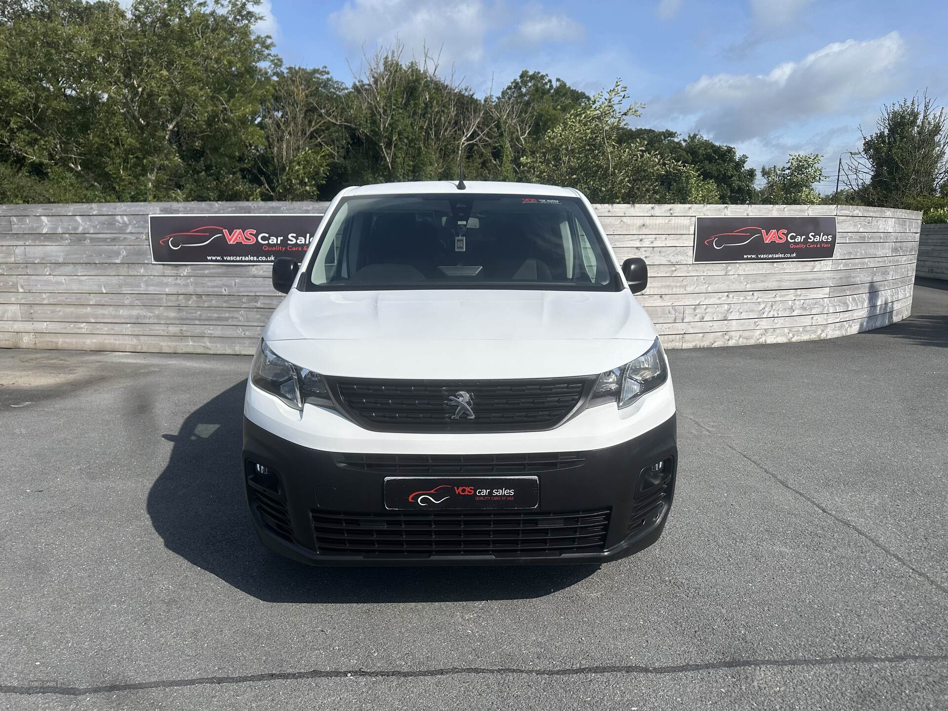 Peugeot Partner LONG DIESEL in Down