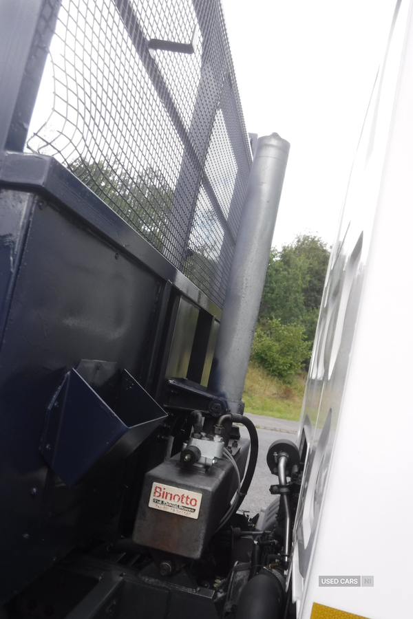 Daf LF 7500kg gross double dropside tipper. in Down
