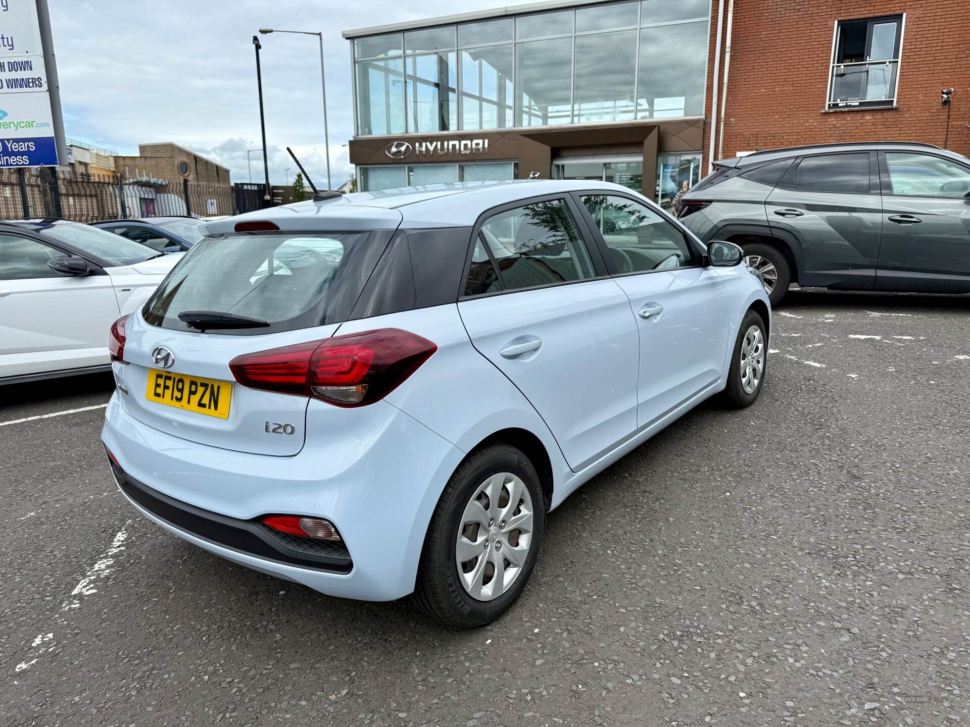 Hyundai i20 HATCHBACK in Down