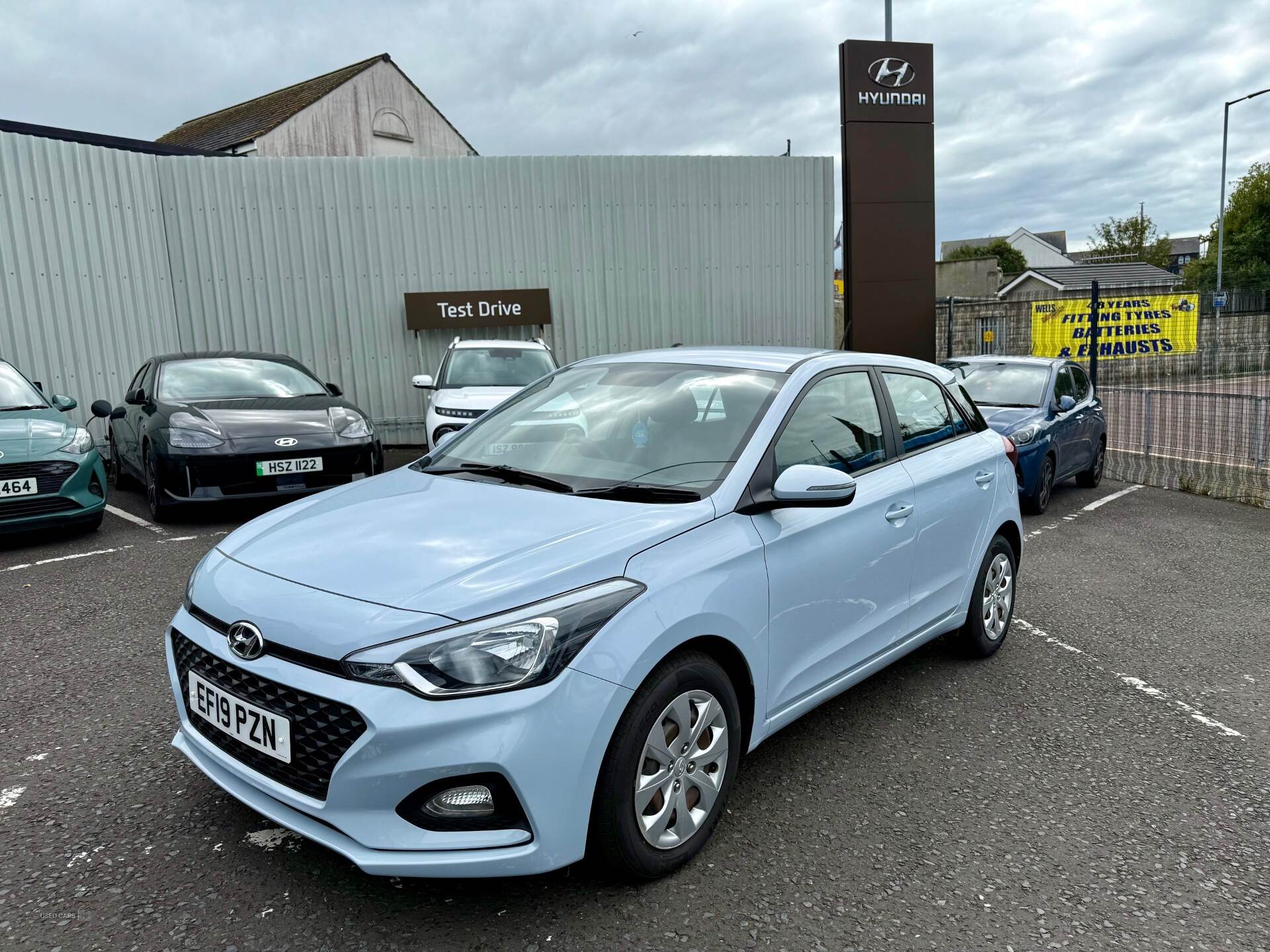 Hyundai i20 HATCHBACK in Down