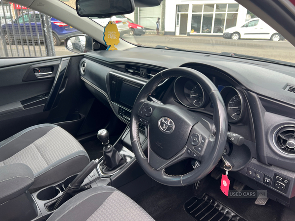 Toyota Auris HATCHBACK in Antrim