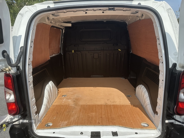 Peugeot Partner STANDARD DIESEL in Down