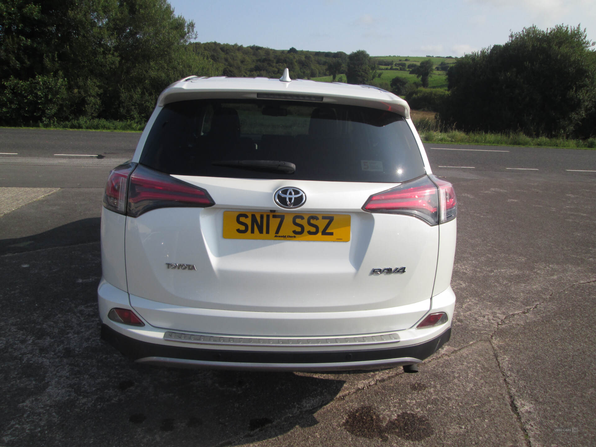 Car Thumbnail 5