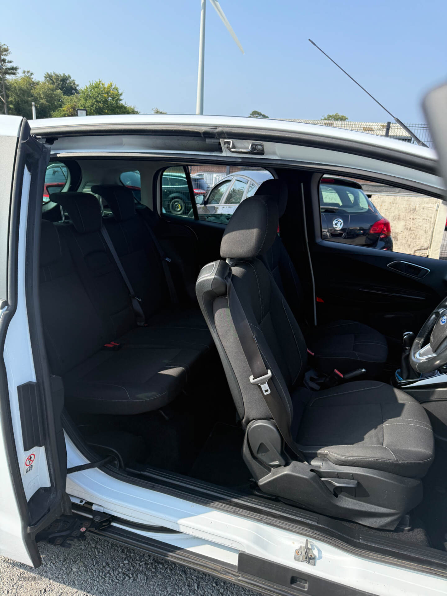 Car Thumbnail 12