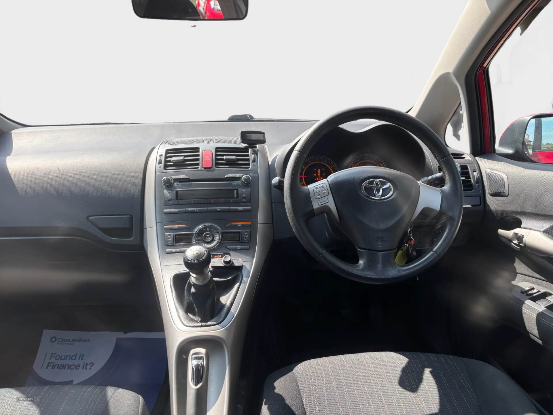 Toyota Auris HATCHBACK in Down