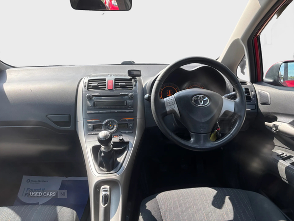 Toyota Auris HATCHBACK in Down