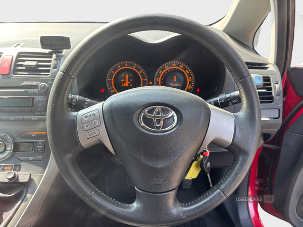 Toyota Auris HATCHBACK in Down