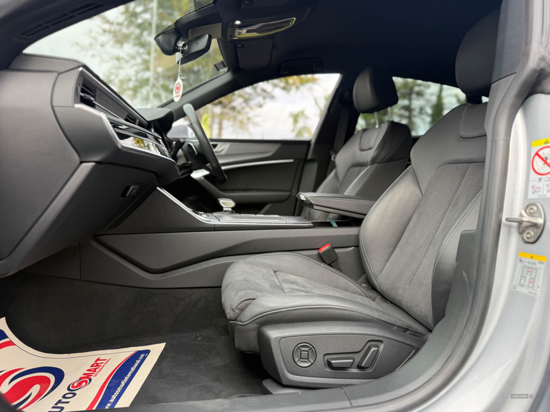 Car Thumbnail 15