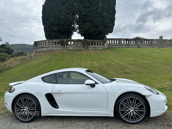 Porsche 718 Cayman COUPE in Down