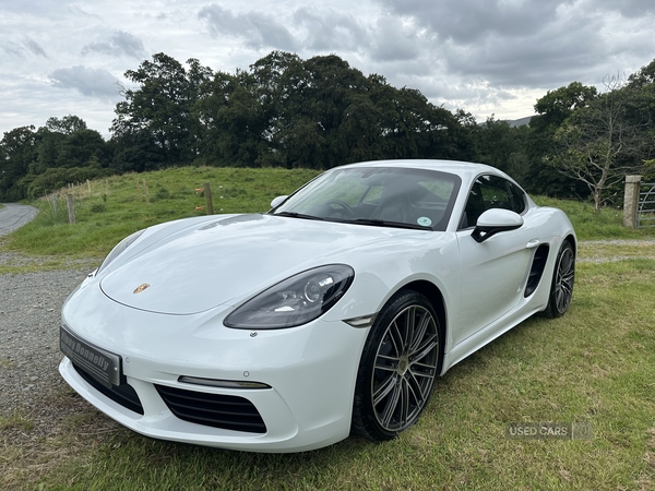 Porsche 718 Cayman COUPE in Down