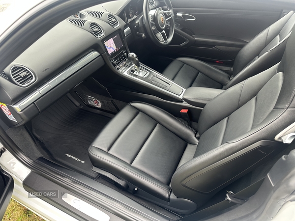 Porsche 718 Cayman COUPE in Down