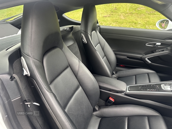 Porsche 718 Cayman COUPE in Down