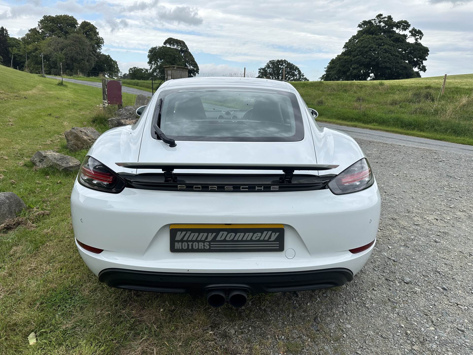 Porsche 718 Cayman COUPE in Down