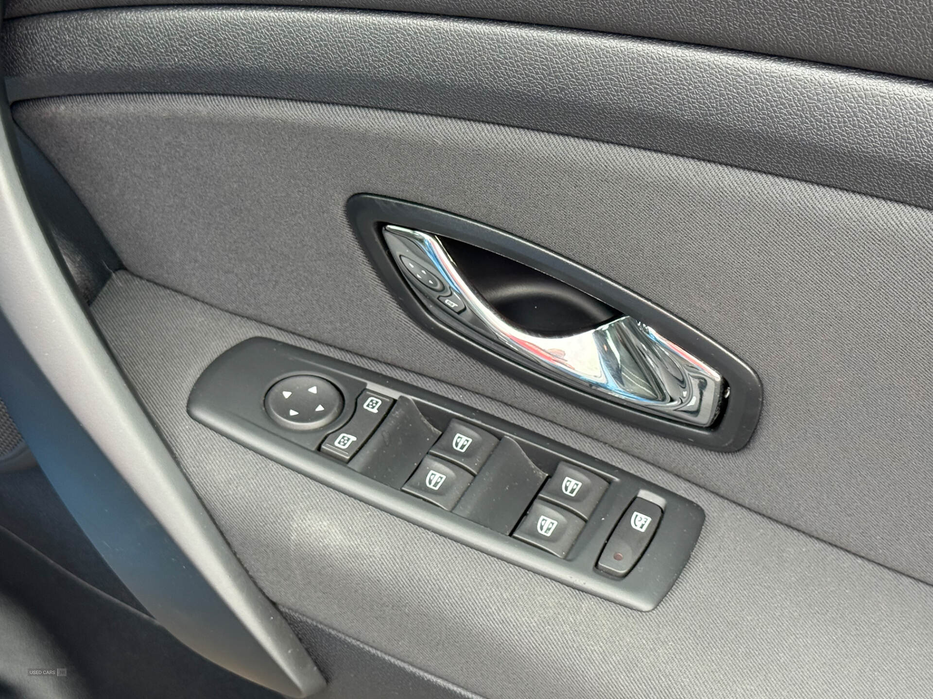 Car Thumbnail 16
