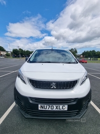 Peugeot Expert 1400 2.0 BlueHDi 120 Professional Van in Down