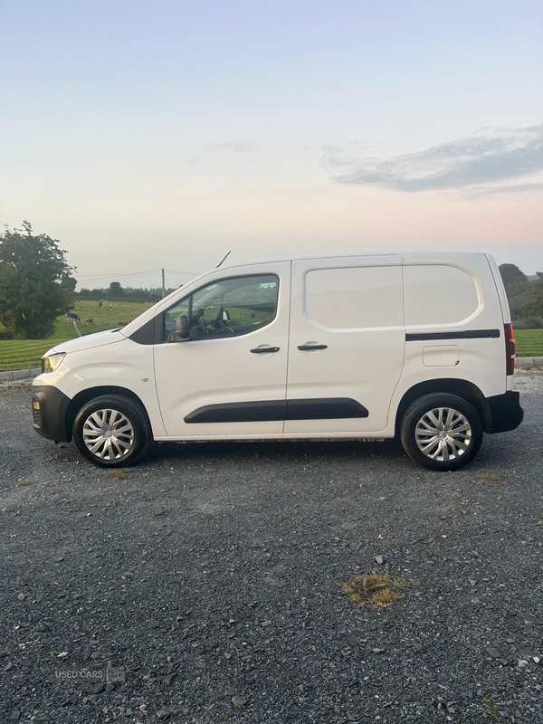 Peugeot Partner STANDARD DIESEL in Down