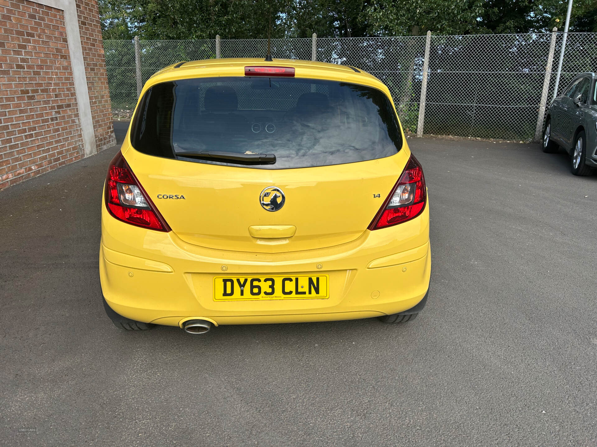 Car Thumbnail 4
