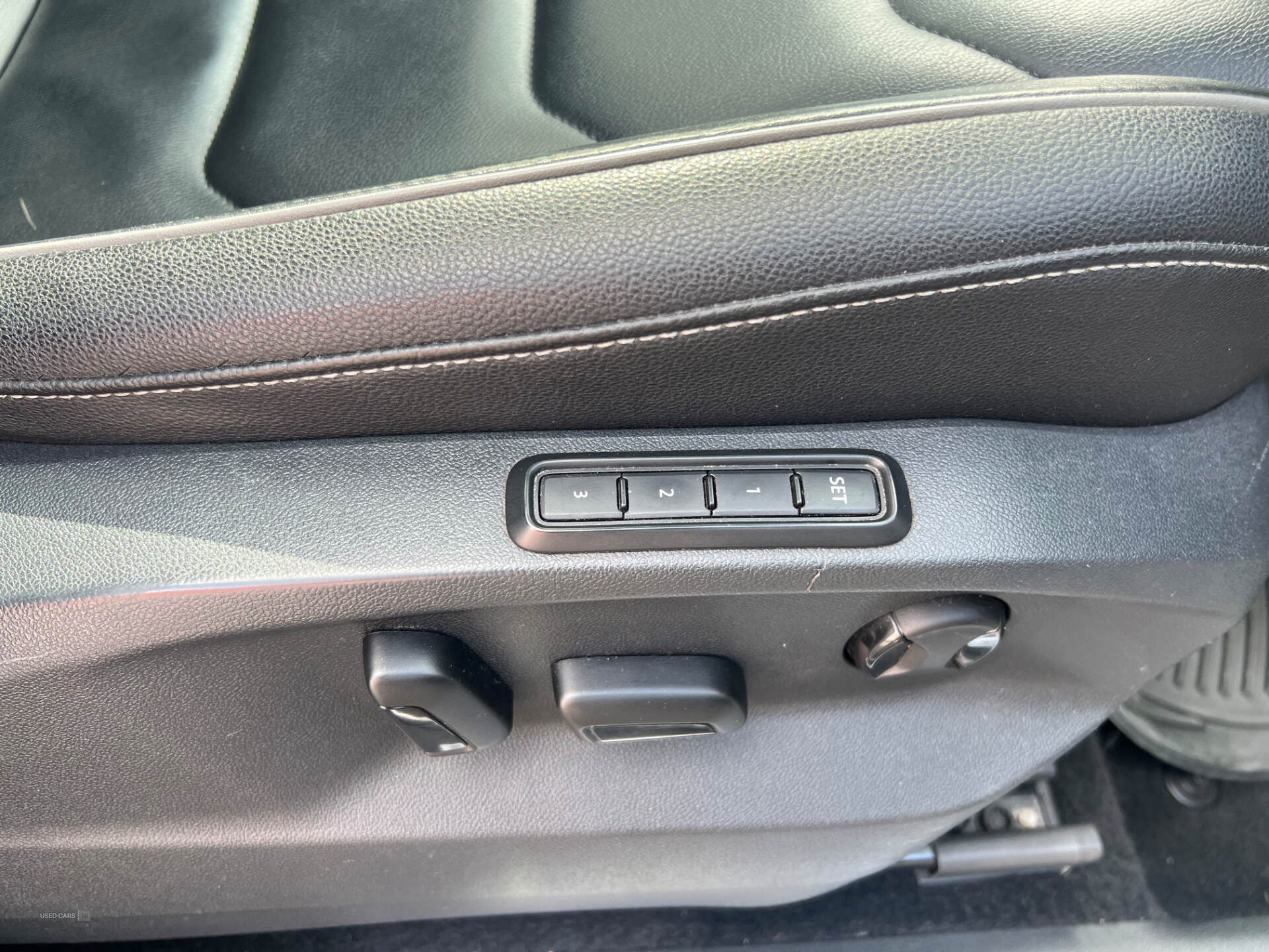 Car Thumbnail 12