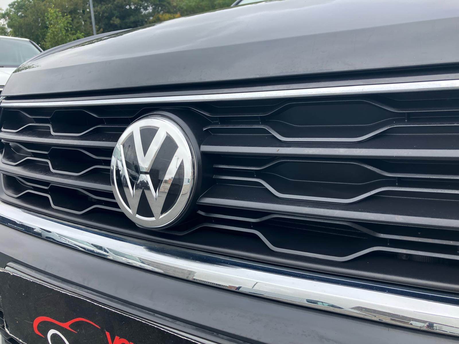 Volkswagen T-Roc HATCHBACK in Down