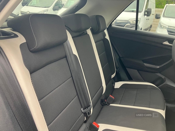 Volkswagen T-Roc HATCHBACK in Down