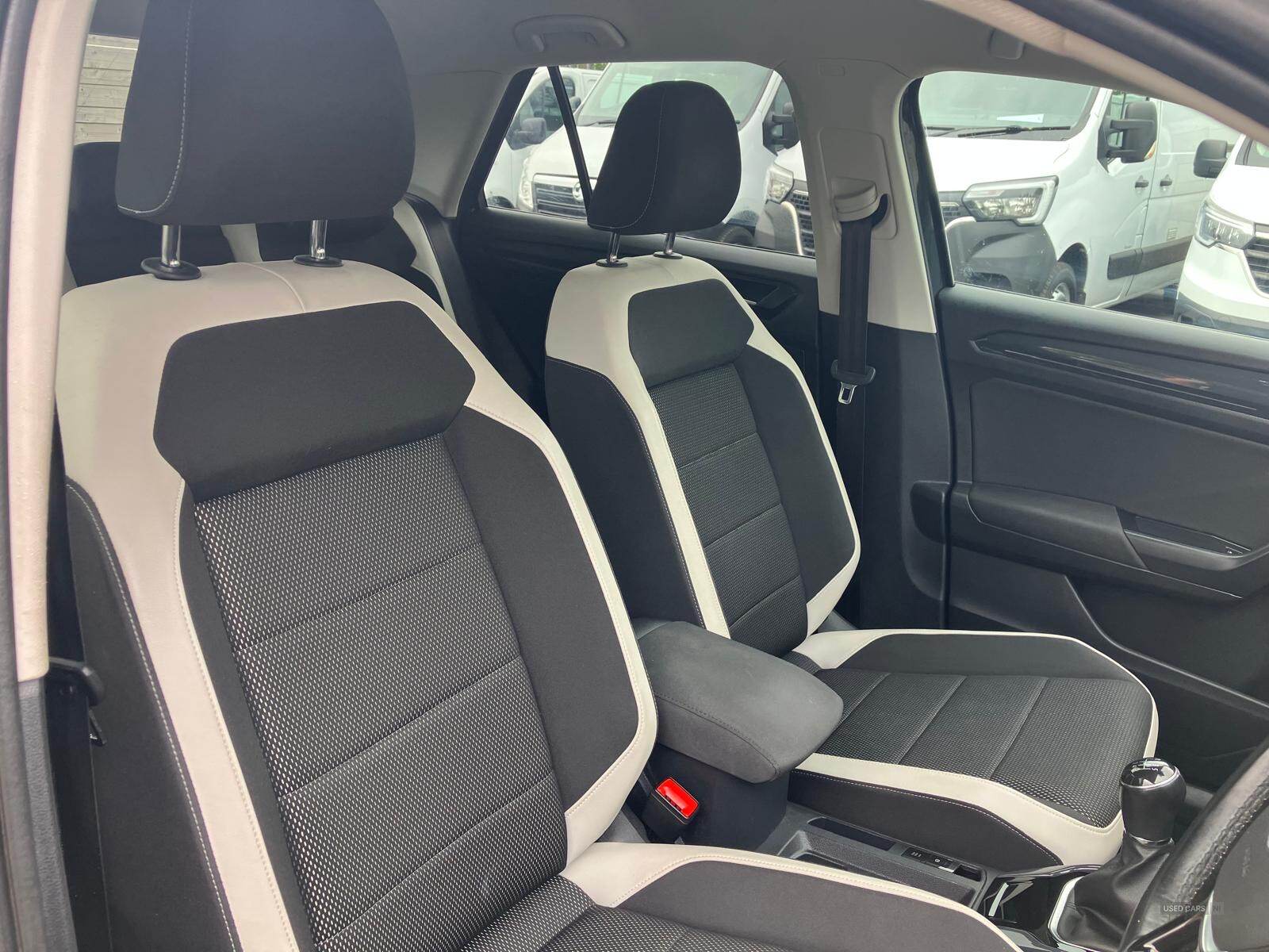 Volkswagen T-Roc HATCHBACK in Down