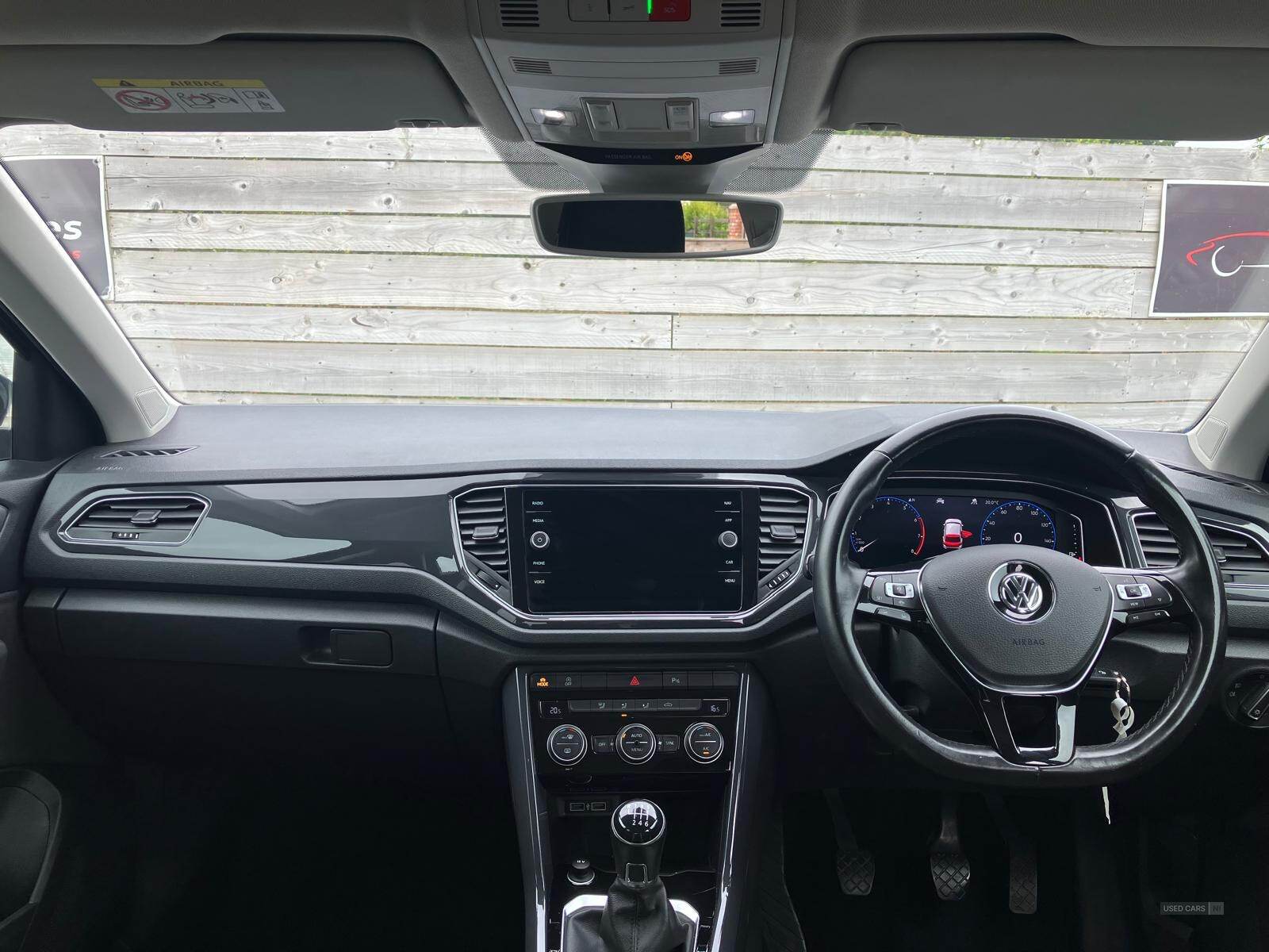 Volkswagen T-Roc HATCHBACK in Down