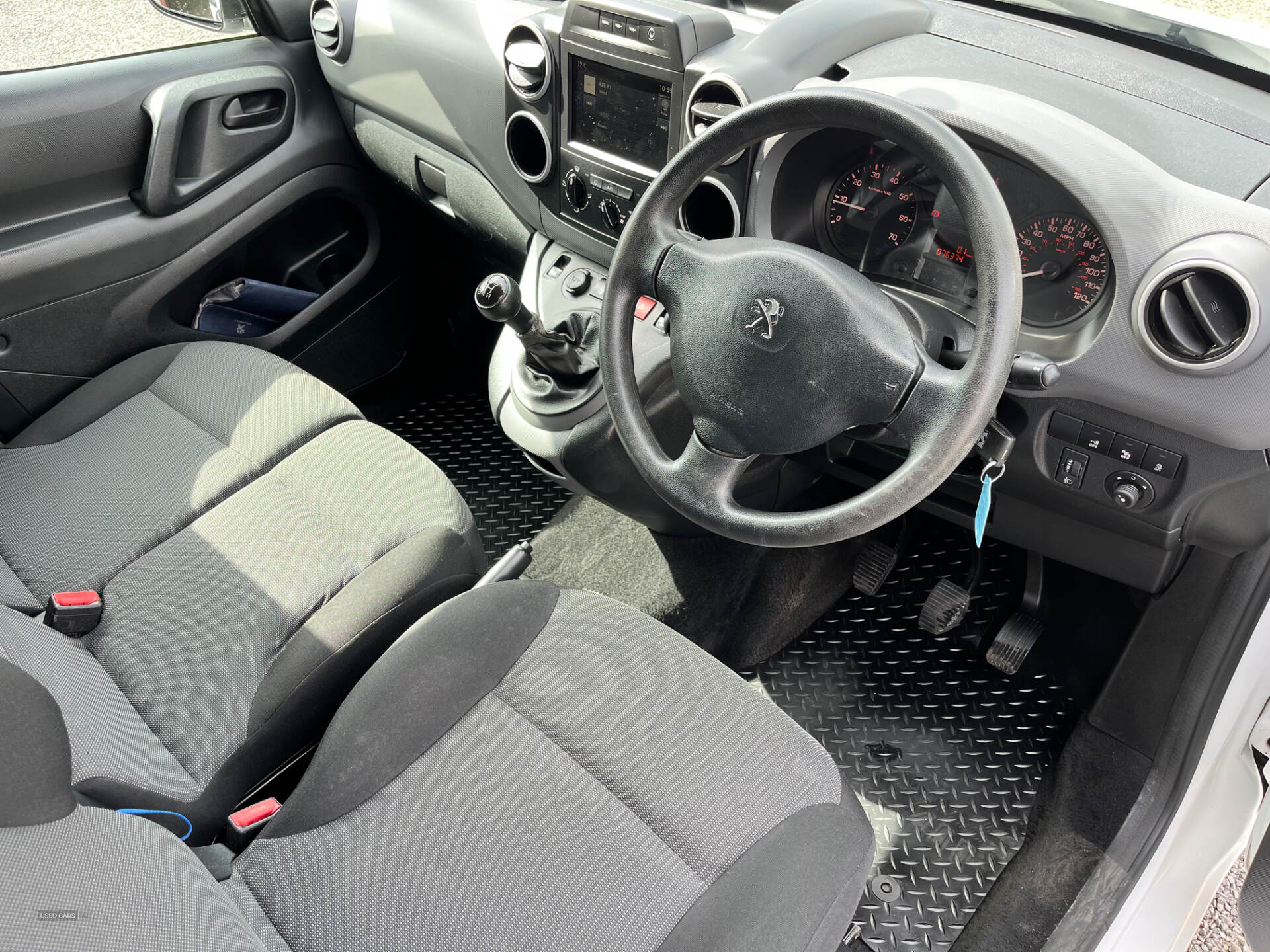 Car Thumbnail 5
