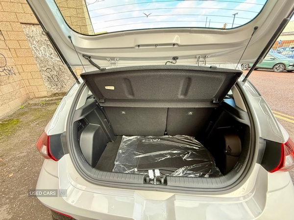 Hyundai i20 HATCHBACK in Down
