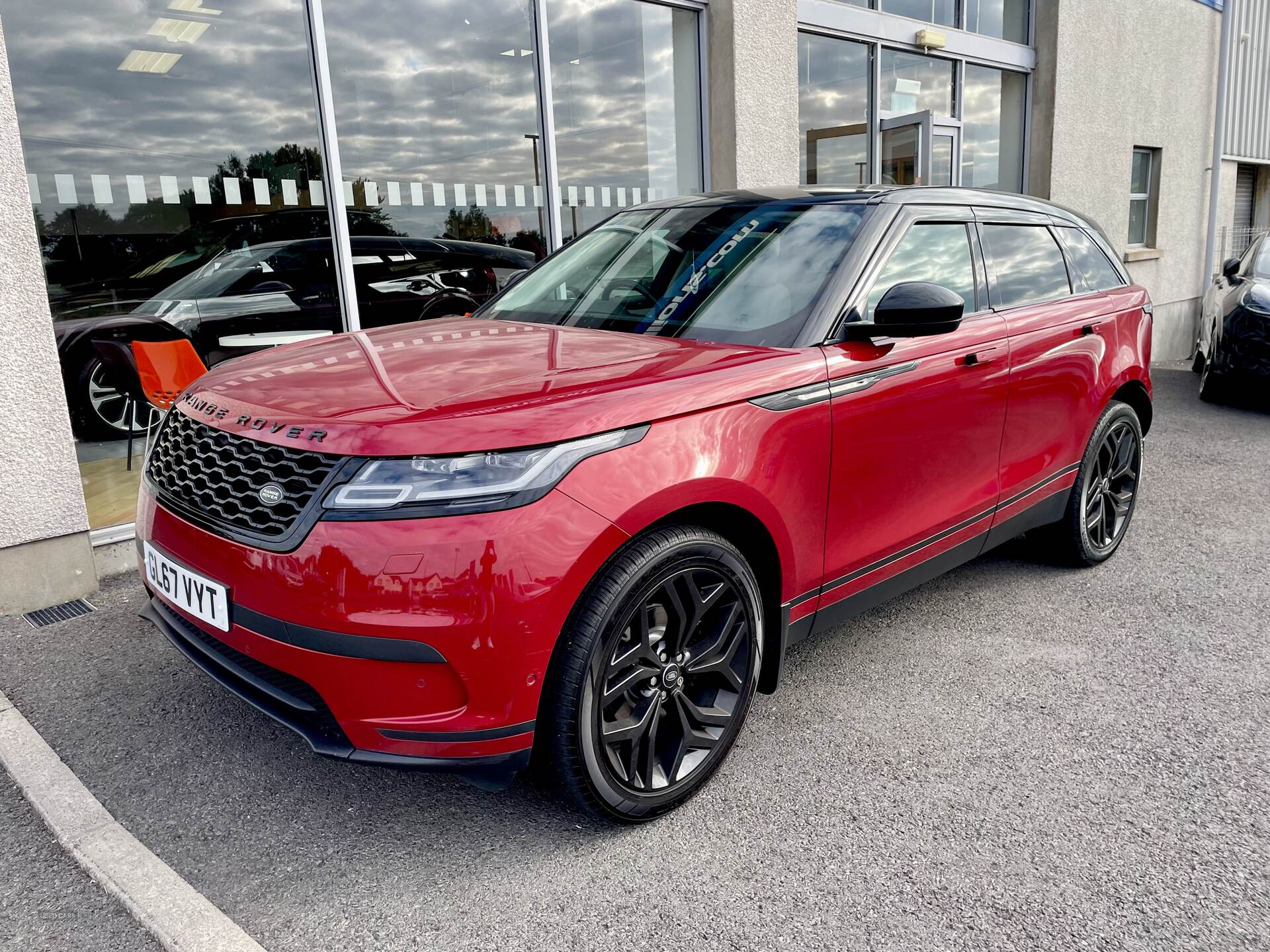 Dec 2017 Land Rover Range Rover Velar 2.0 D240 SE 5dr Auto